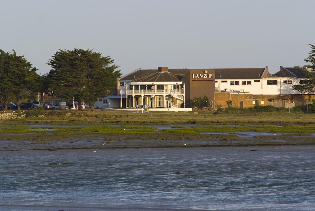 Langstone Quays Resort, Portsmouth Havant Exterior foto
